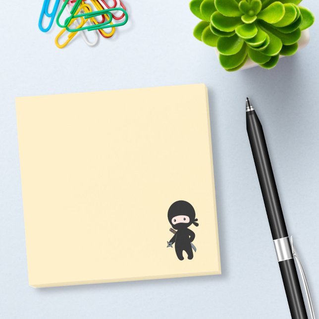 Bloco Post-it Tiny Ninja segurando estrela que joga a amarelo (Criador carregado)