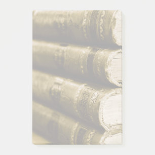 Bloco Post-it Uma pilha de livros antigos