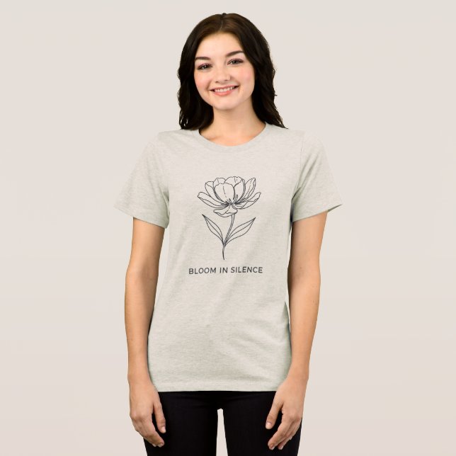 Bloom in Silence Minimalist Floral Line Art Design (Frente Completa)