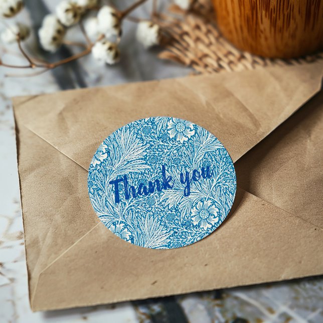Blue William Morris padrão Obrigado adesivo (Blue William Morris floral thank you sticker with handwritten script.)