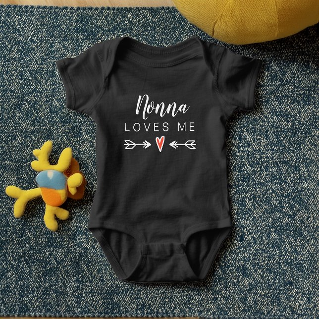 Body Para Bebê A Avó Bonita Não-Na Me Ama Personalizar (Cute Grandma Nonna Loves Me Customize Baby Bodysuit)