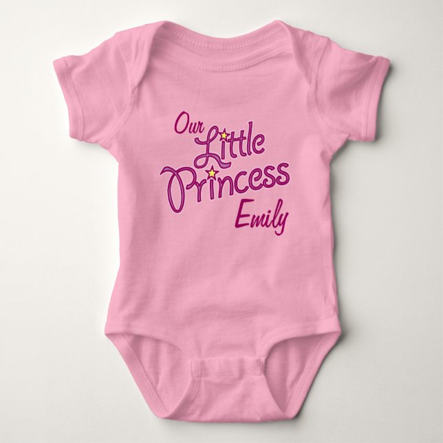 Body Para Bebê A nossa pequena princesa nomeada t-shirt infantil (Frente)