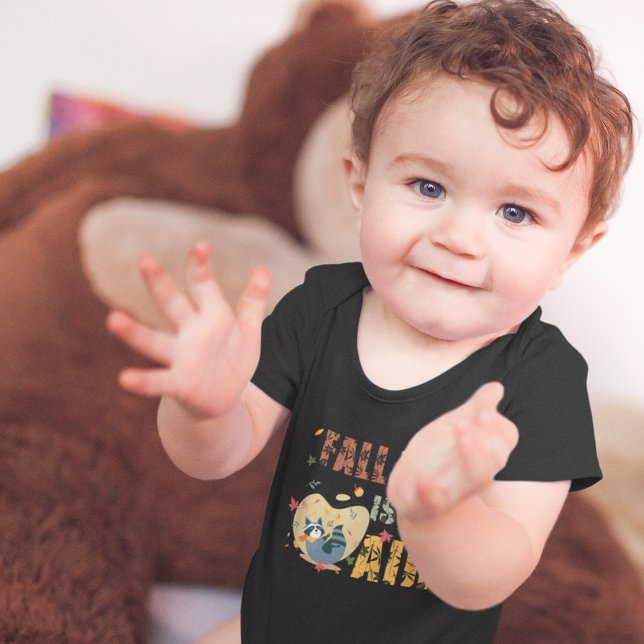 Body Para Bebê A Queda Está No Ar Com O Fato De Bebê Raios (Fall Is In Air With Swinging Raccoon Baby Bodysuit)