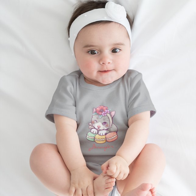 Body Para Bebê Adorável gatinho com macarons verdes amarelos e ro (Criador carregado)
