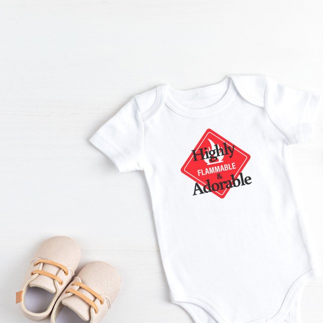 Body Para Bebê Altamente inflamável e adaptável (Highly Flammable & Adorable Baby Bodysuit)