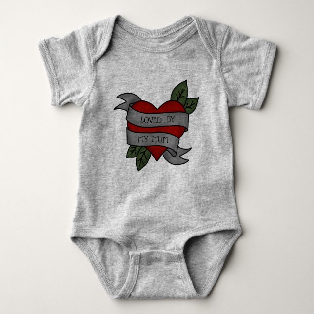 Body Para Bebê AMADO PELA MINHA MÃE - Tatuagem de cinzas cardíaca (Frente)