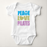 Body Para Bebê Amor Pilates da paz<br><div class="desc">Amor Pilates da paz… que outros você precisam na vida? Presente perfeito para algum viciado dos pilates. Não importa se você é treinado nos pilates, você ensina uma classe dos pilates em um gym ou em uns termas locais, você faz pilates em sua sala de visitas ao olhar um dvd...</div>