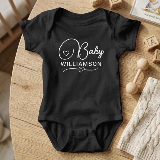 Body Para Bebê Anúncio de Gravidez Personalizado com Nome do Bebê (Personalised Last Name Due Date Babygrow | Baby Pregnancy Announcement – Uk
)