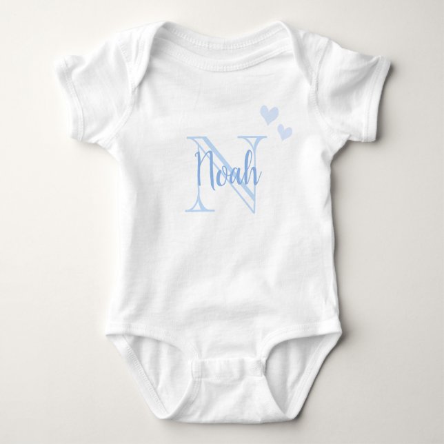 Body Para Bebê Baby Boy First Name Blue Monograma Heart (Frente)
