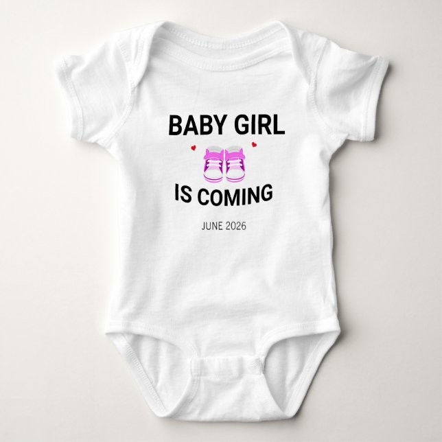 Body Para Bebê Baby Girl Coming Soon Pink Pregnancy Announcement (Frente)