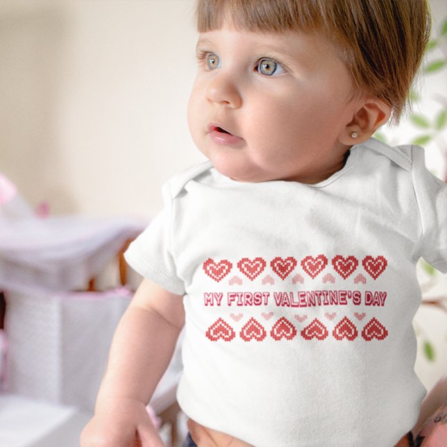 Body Para Bebê Baby’s First Valentine's Day – Heart Design (Criador carregado)