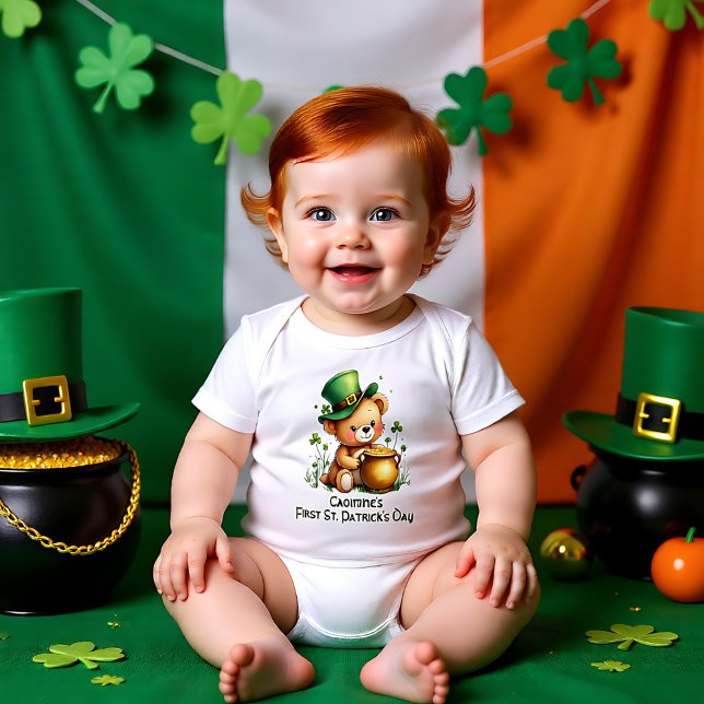 Body Para Bebê Baby's 1st St. Patrick's Day, Shamrock Snuggles (Baby's 1st St. Patrick's Day, Shamrock Snuggles Baby Bodysuit)