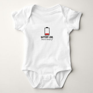 Body Para Bebê "BATTERY LOW. (Feed to Charge)" Humorous Tech Tee