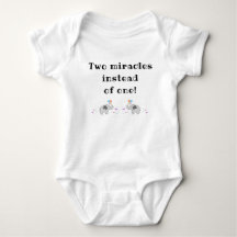 Bebê Bodysuit para gêmeos, uma peça com um slogan