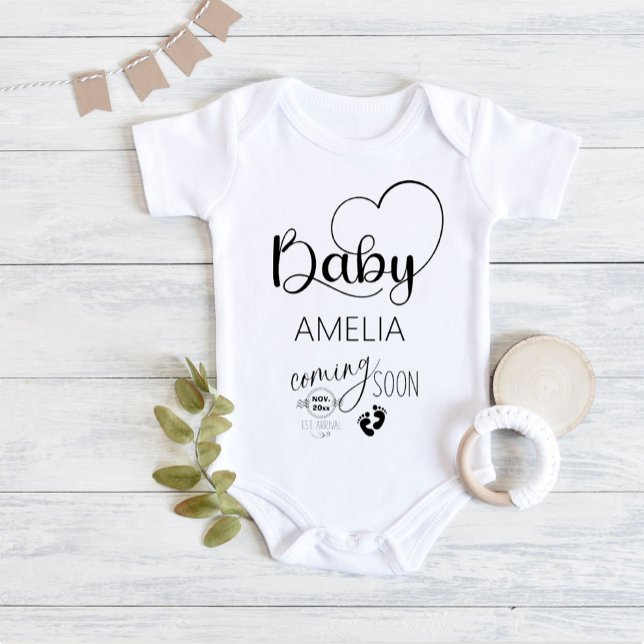 Body Para Bebê Bebê chegando Nome Nome (Cute baby coming soon baby bodysuit)