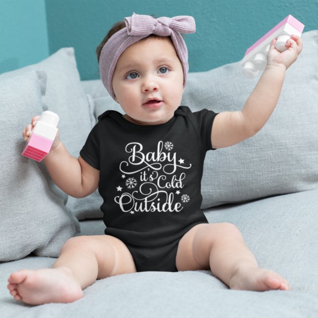 Body Para Bebê Bebê Está Frio Lá Fora Preto e Branco (Criador carregado)