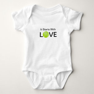 Body Para Bebê Bebê Onsie que do tênis começa com amor