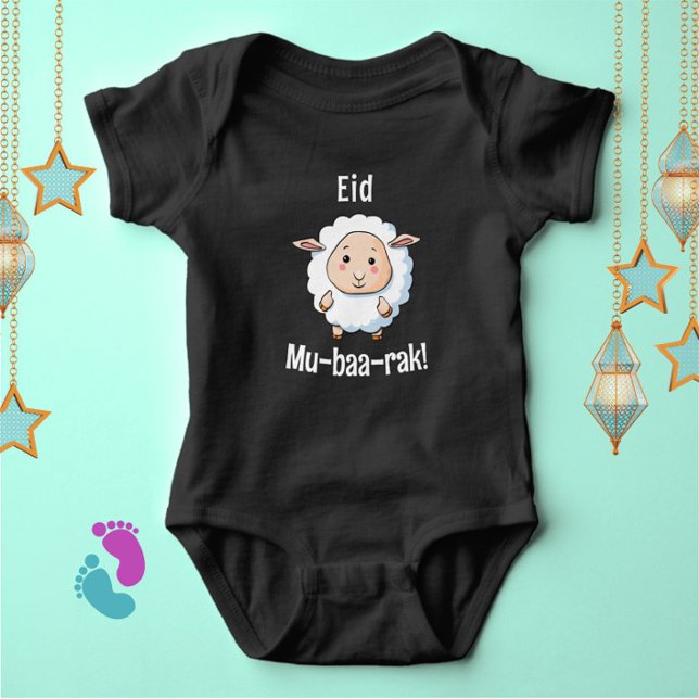 Body Para Bebê Belo "Eid Mubarak" Ovelino Engraçado Bebê Bodysim (Celebrate the joy of Eid with this cute "Eid Mu-baa-rak!" cartoon sheep baby bodysuit!)