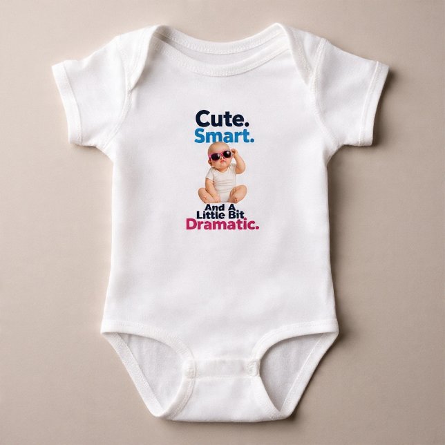 Body Para Bebê Bonito. Inteligente. E Um Pouco Dramático (Criador carregado)