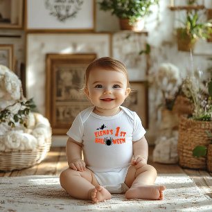 Body Para Bebê bruxa-tipografia laranja-rua de Halloween