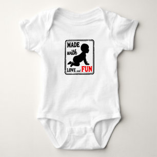 Body Para Bebê Carimbo - FEITO COM AMOR E DIVERSÃO - BEBÊ 1