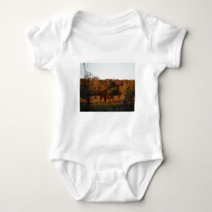 Body Para Bebê Cavalo Vermelho Brown, bosque de outono.