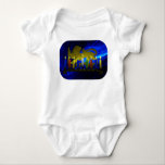 Body Para Bebê Chanukkah Brass Lion Menorah<br><div class="desc">Apresenta uma reprodução digital em 3D de um latão,  menorah com o tema leão,  feita em Israel por volta de 1950,  sobre um fundo fractal azul. Mostrado com velas acesas.</div>