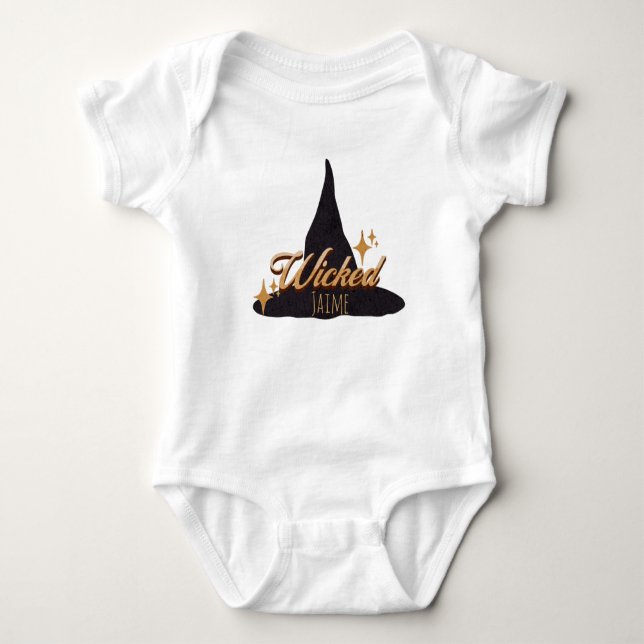 Body Para Bebê Chapéu de Bruxa Retro Nome Sinistro  (Frente)