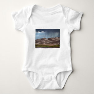 Body Para Bebê Chuva nas dunas de areia do Excelente