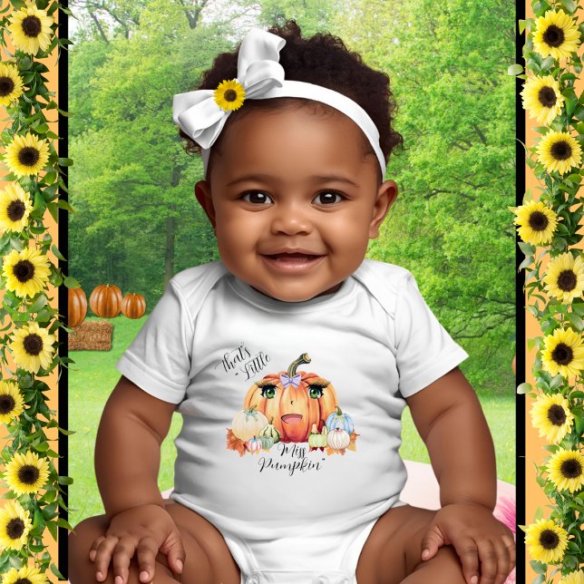 Body Para Bebê Citação Fofo Pequena Abóbora Anime Face Outono (Cute and sassy "That's Little Miss Pumpkin" baby girl's one-piece bodysuit for fall and Thanksgiving)