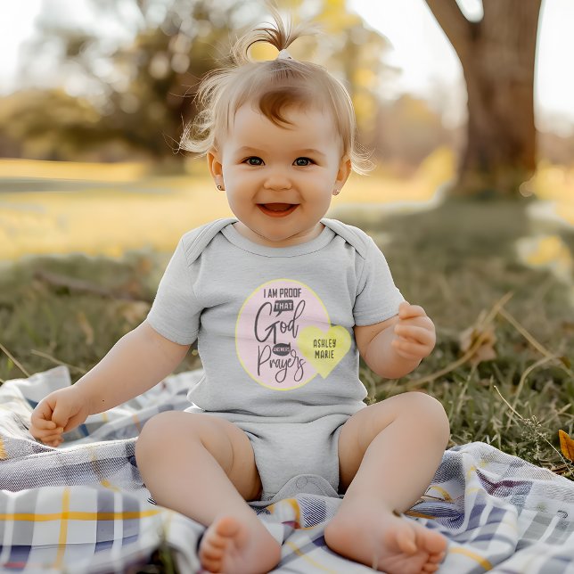 Body Para Bebê Citação Personalizada Deus Responde Orações  (Personalized Quote God Answers Prayers Baby Bodysuit)