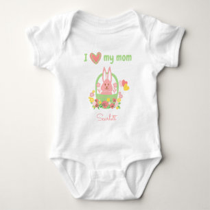 Body Para Bebê Coelho Adorável Colorido em um Fato de Bebê Cesta