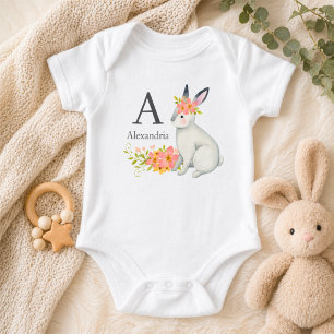 Body Para Bebê Coelho com Monograma de Flores Rosas