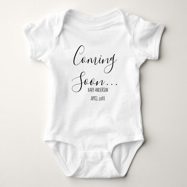 Body Para Bebê Coming Soon | Pregnancy Announcement baby jumpsuit (Frente)