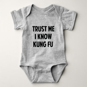 Body Para Bebê Confie Em Mim Eu Sei Kung Fu