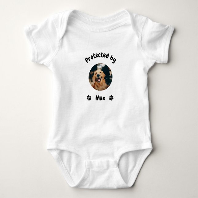 Body Para Bebê Custom Proctected by Dog Baby, Personalized Dog  (Frente)