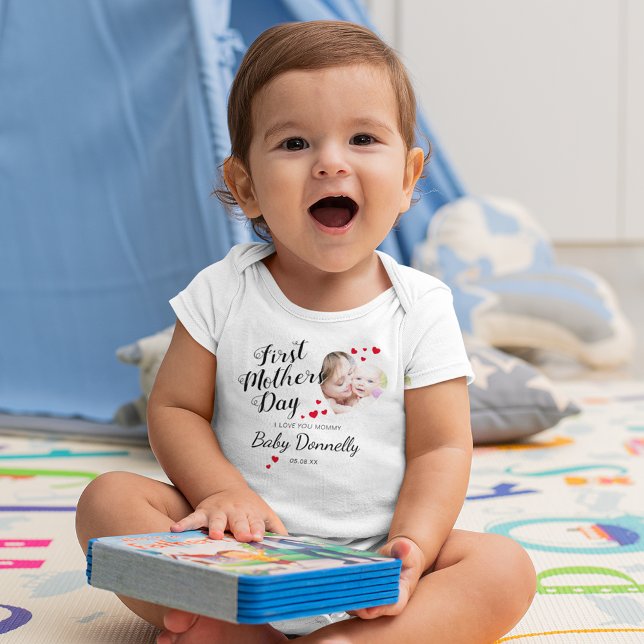 Body Para Bebê Cute First Mothers Day Heart Photo Baby Bodysuit (Criador carregado)