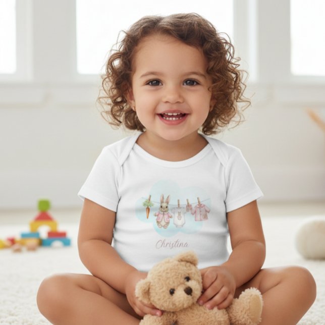 Body Para Bebê Cute Pink Clothesline Peter the Rabbit  (Criador carregado)