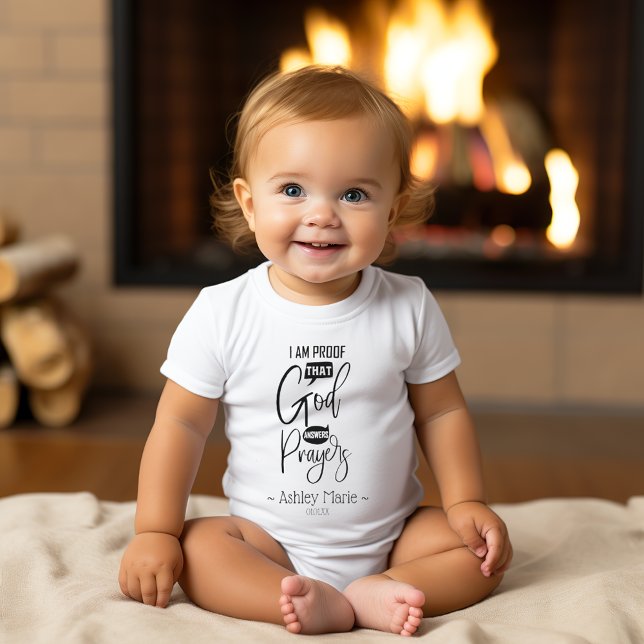 Body Para Bebê Deus Personalizado Responde às Orações (Personalized Quote God Answers Prayers Baby Bodysuit)