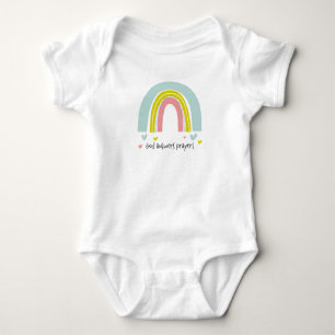Body Para Bebê "Deus Responde Às Orações" Rainbow Baby Bodysuit