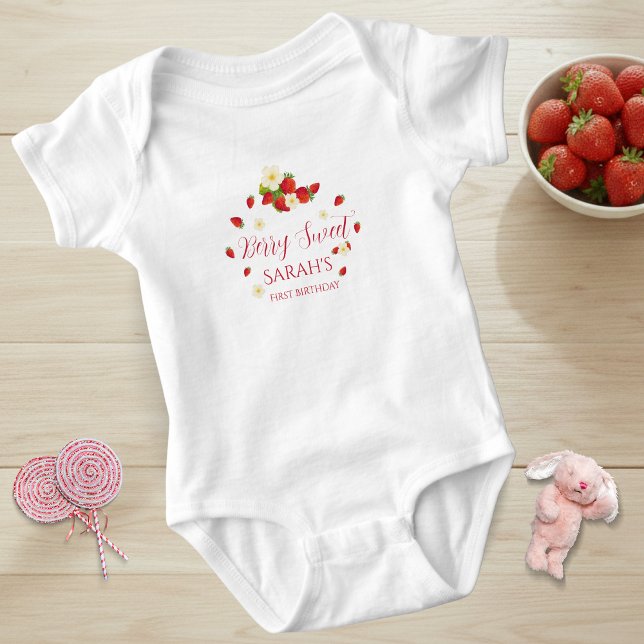 Body Para Bebê Doce de Morango Um Aniversário de 1 Ano (Berry Sweet One Strawberry 1st Birthday Baby Bodysuit)