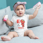 Body Para Bebê E é de Elmo | Adicione seu Nome<br><div class="desc">Personalize este divertido design do Elmo adicionando seu nome e primeira letra. © 2014 Sesame Workshop. www.sesamestreet.org</div>