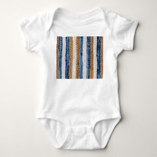 Body Para Bebê Encaixe: tapete de jeans reciclados.