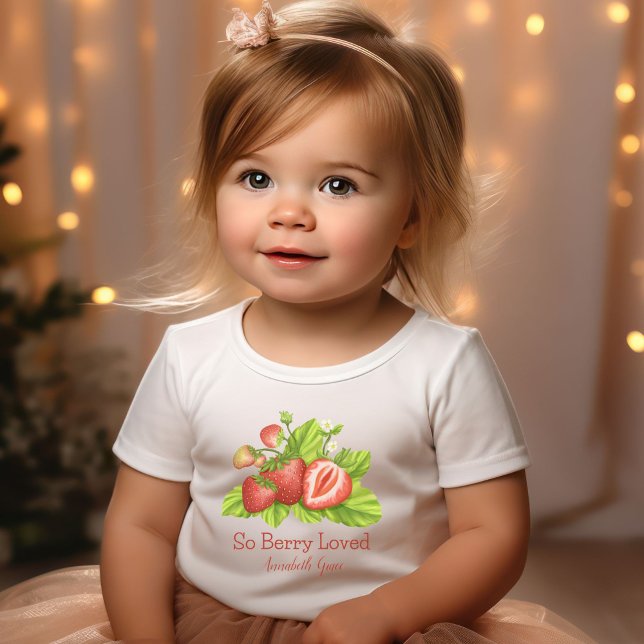 Body Para Bebê Então Berry Amava Bebê Toddler T-Shirt Morangos (So Berry Loved Strawberry Newborn Baby Bodysuit
)