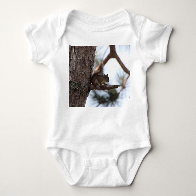 Body Para Bebê Esquilo em uma árvore de pinheiro (Frente)