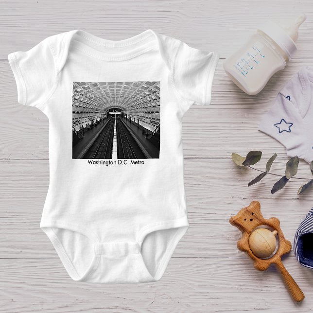 Body Para Bebê Estação de Washington olhando para os trilhos (Washington Metro Station Looking at the Rails Baby Bodysuit)