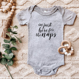 Body Para Bebê Estou aqui para o Naps Tee