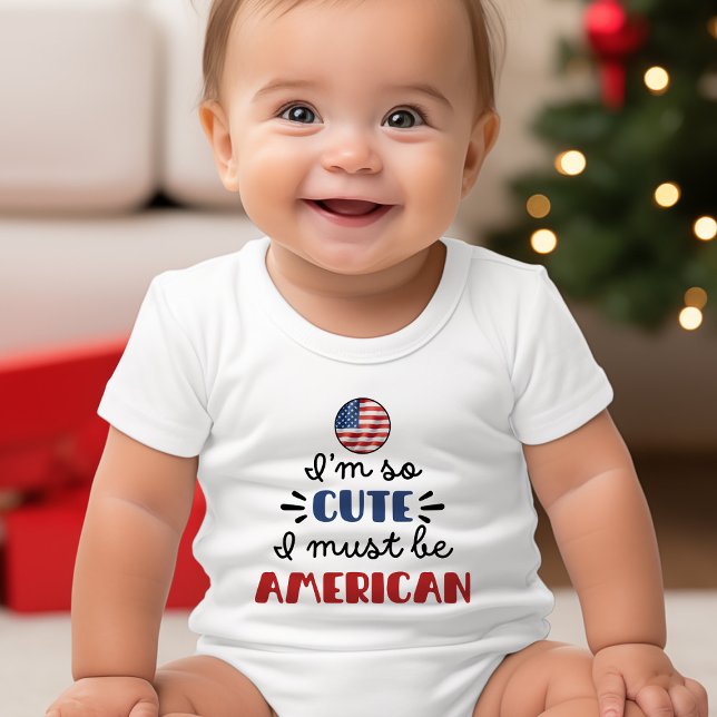 Body Para Bebê Eu sou tão fofo que devo ser americano (I am so cute I must be American Baby Bodysuit)