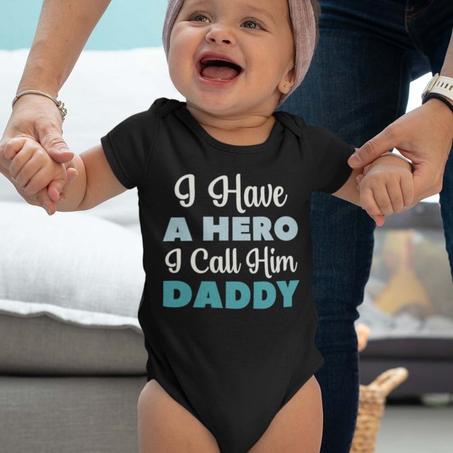 Body Para Bebê Eu Tenho Um Herói Que Eu Chamo De Papai (Criador carregado)