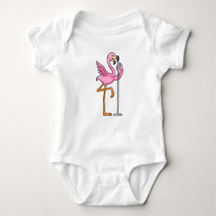 Body Para Bebê Flamingo cantando com microfone